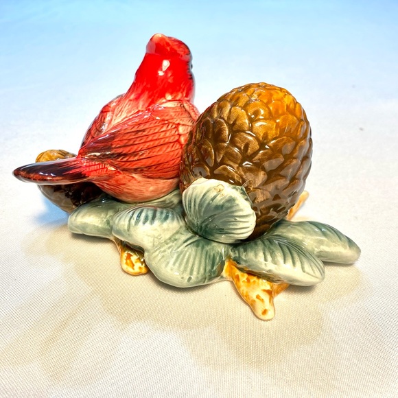 Ceramic Cardinal Bird and Acorn Salt and Pepper Shakers Set with base CR - Picture 5 of 13